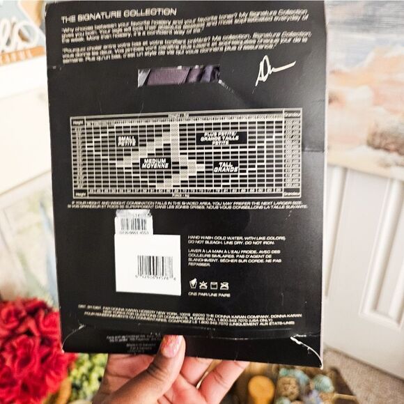 Donna Karan Hosiery The Signiture Collection Petite Small Off Black Pantyhose. - Picture 8 of 9